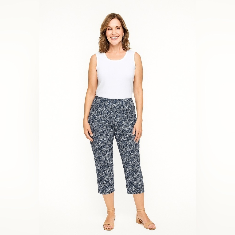 Weekends By Chicos Big Leaves Billie Crop Pants navy 1.5 Tropical Leaf Travel